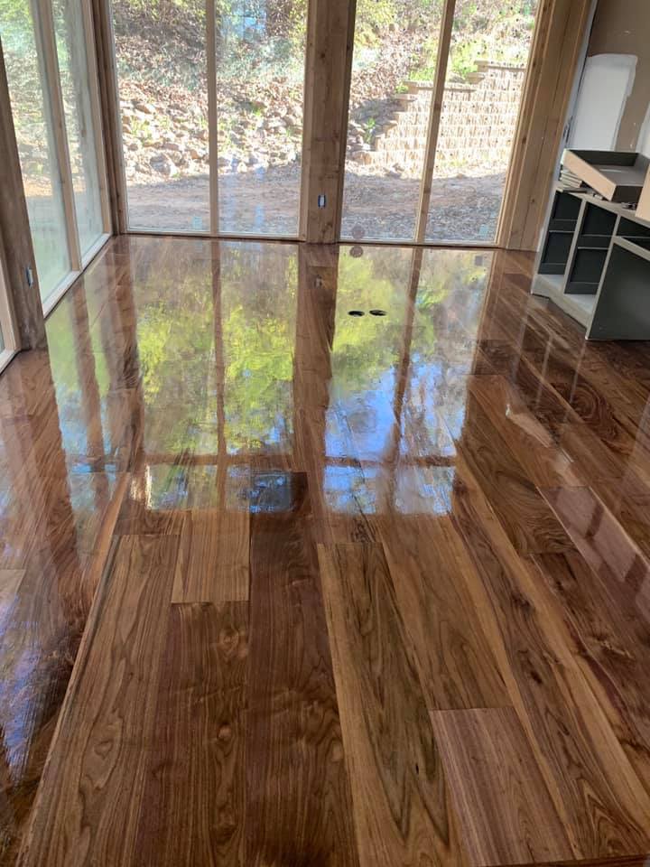 Glowing wood floor with light reflection